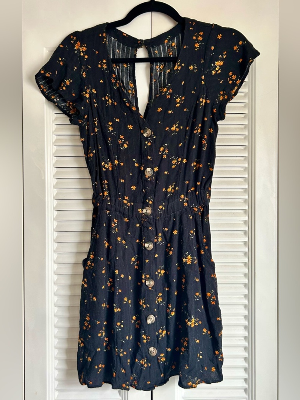 American Eagle Black Floral Button Front Mini Dress XS Short Sleeve V-Necklaces - Picture 2 of 6